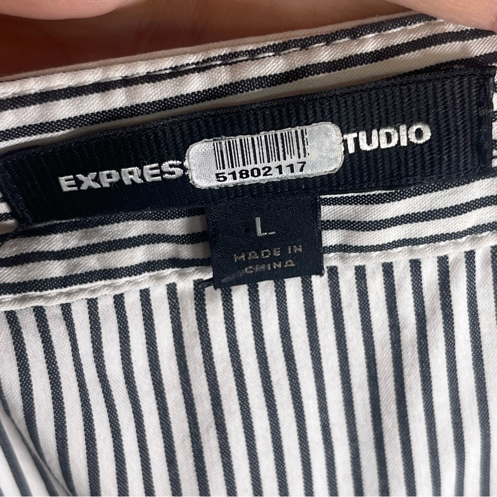 Express Striped Ruffle Sleeveless Top Gray & White Stripes Size Large - Picture 3 of 8